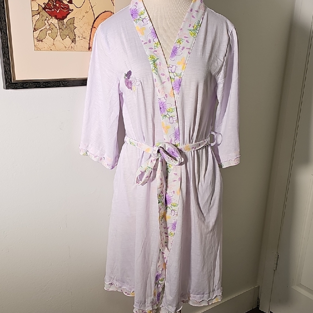 Floral Trim‎ Lavender Robe. Size Meduim. Enbroderie
